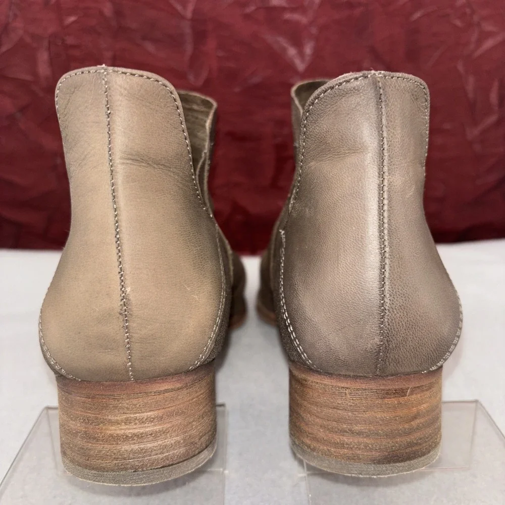 Vince Camuto Celena Brown Leather Ankle Booties Laser Cut Women's 9M EUC